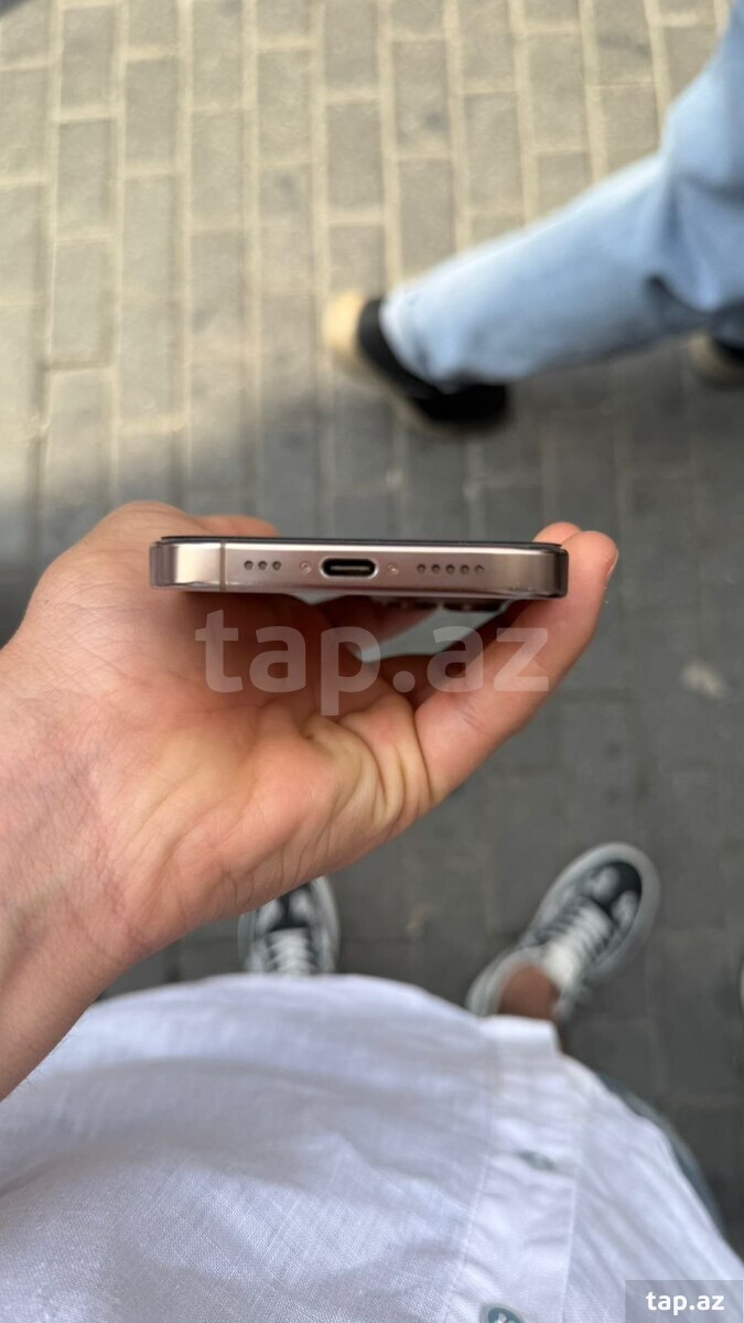 Apple iPhone 16 Pro Desert Titanium 128GB/8GB (3)