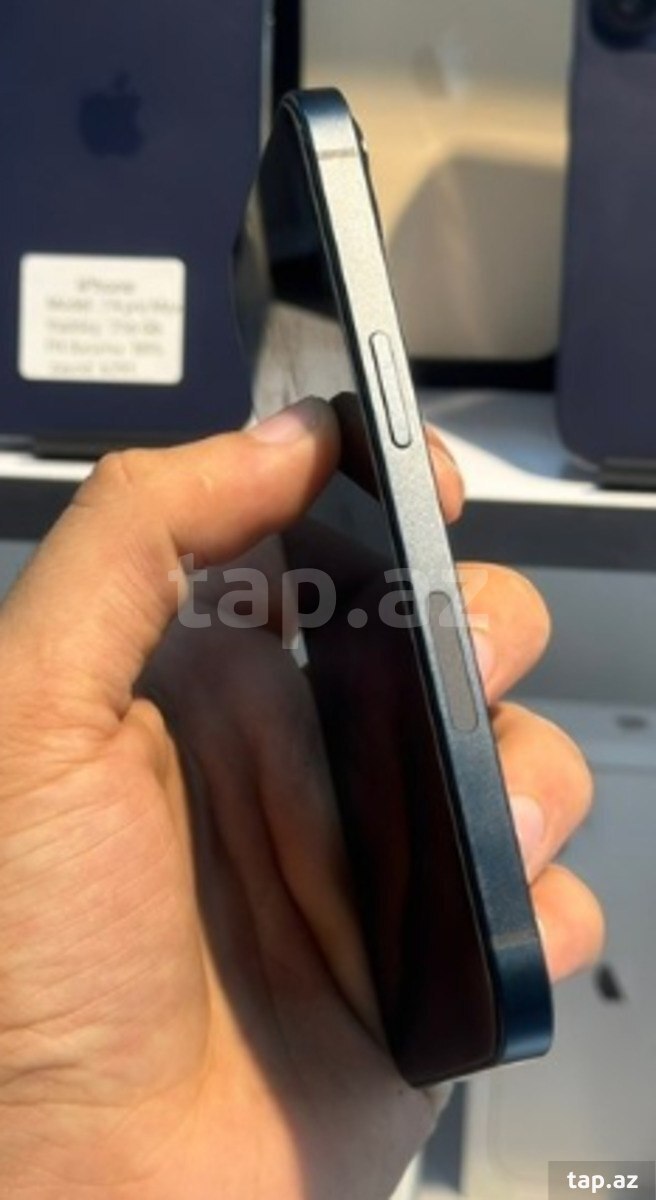 Apple iPhone 13 Midnight 128GB/4GB (2)
