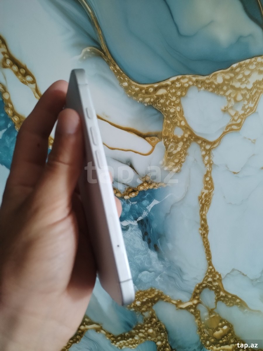 Apple iPhone 16 White 128GB/8GB (3)