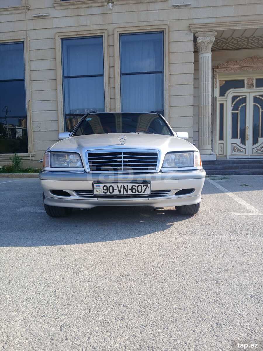 Mercedes 220 CE, 2000 il
