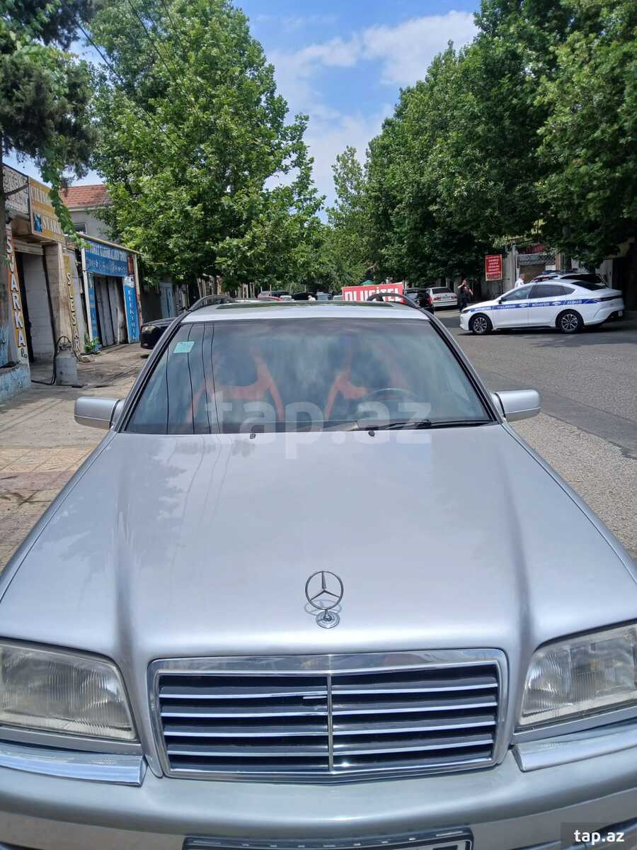 Mercedes 220 CE, 2000 il (15)