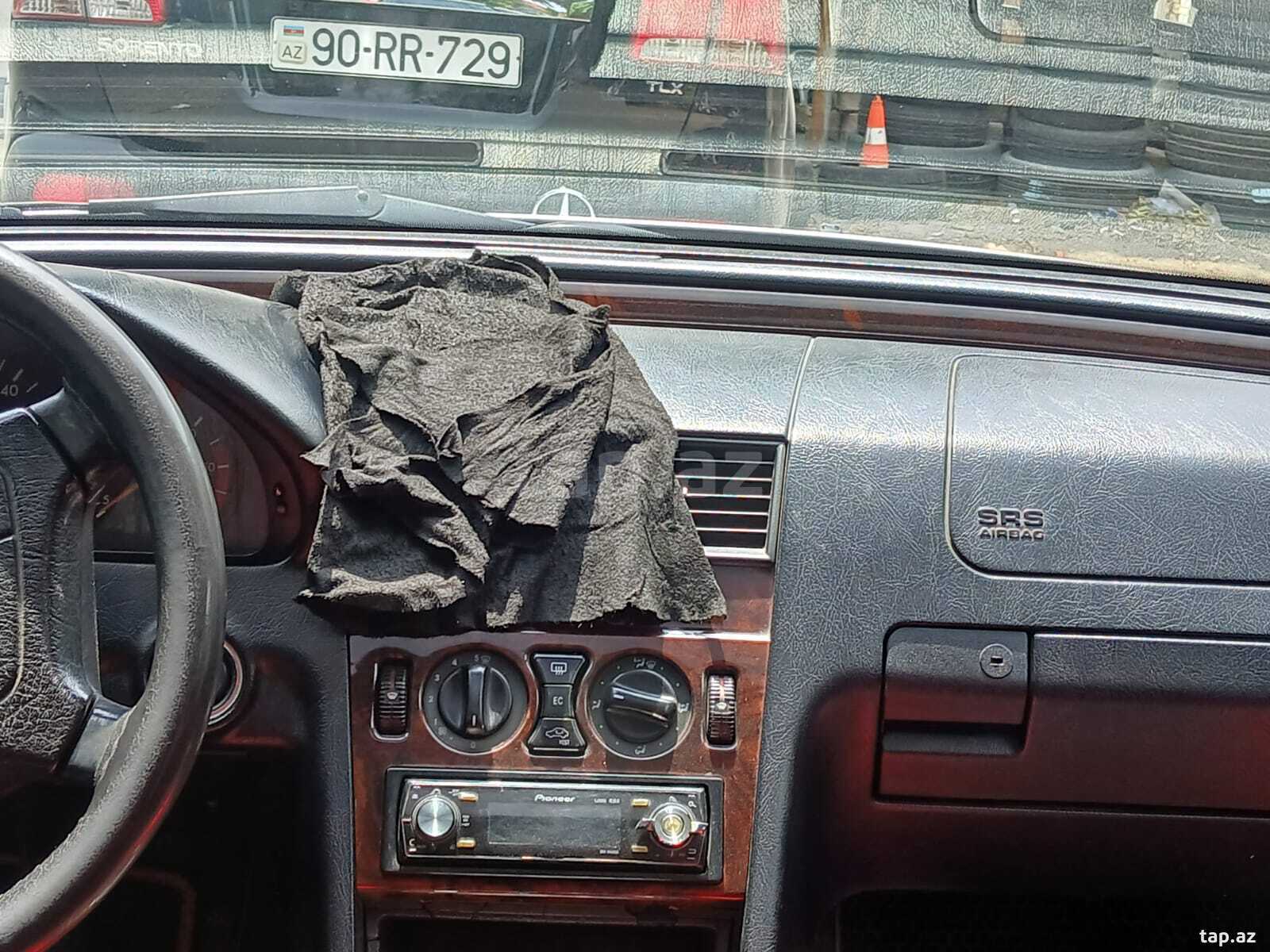 Mercedes 220 CE, 2000 il (17)
