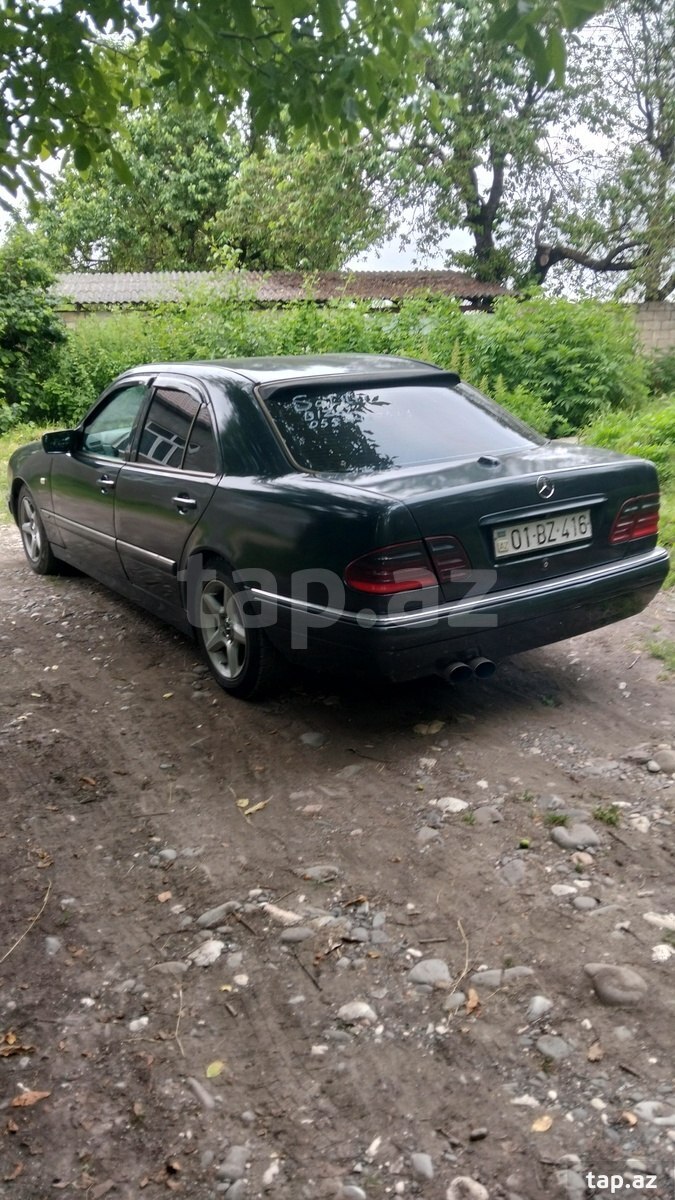 Mercedes E 300, 1995 il (8)