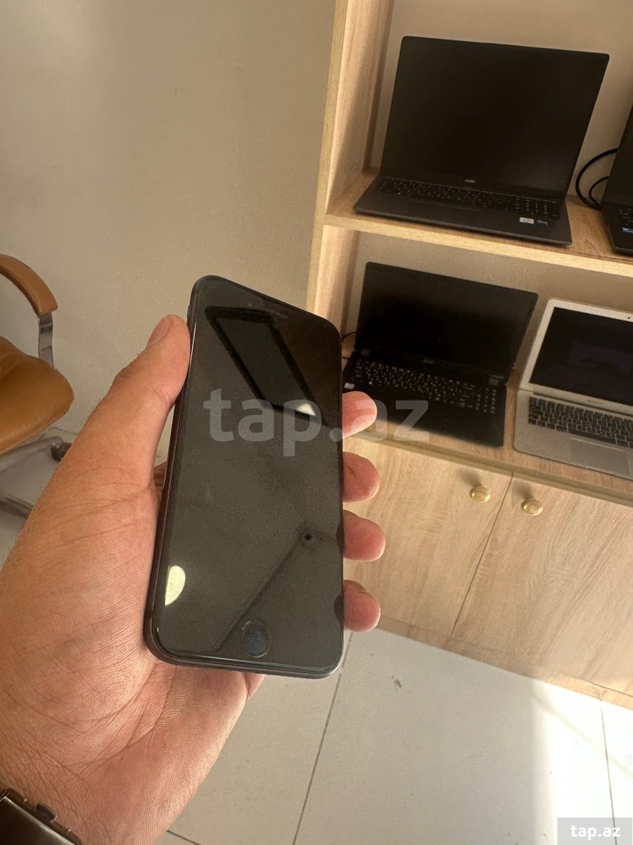 Apple iPhone 8 Space Gray 64GB (2)