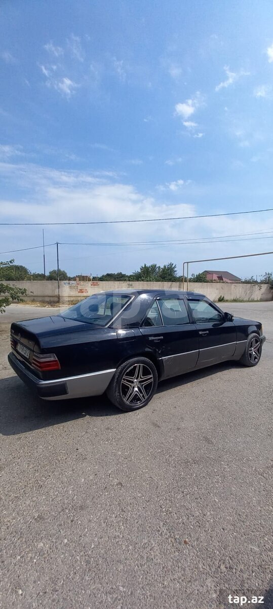 Mercedes E 230, 1991 il (4)