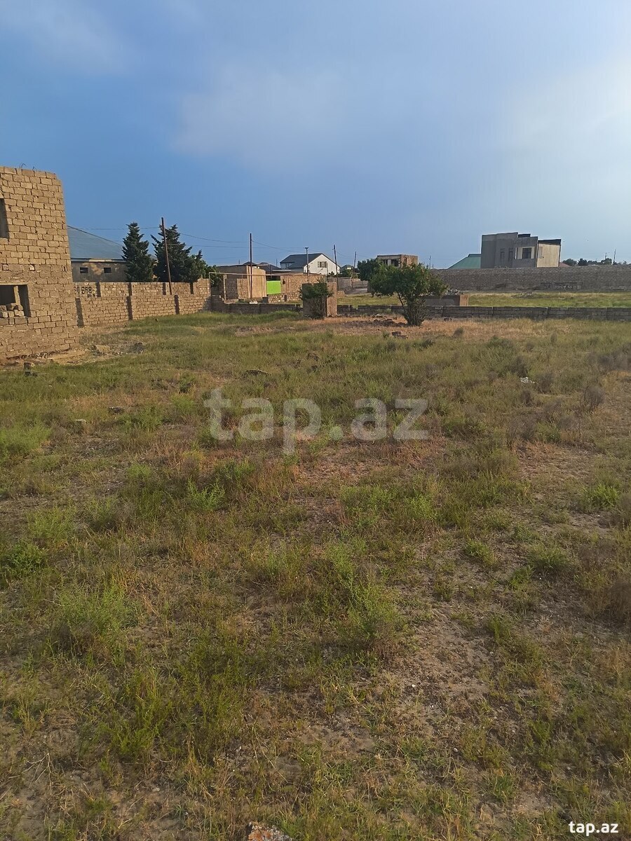 4 sot torpaq sahəsi, Qala qəs.