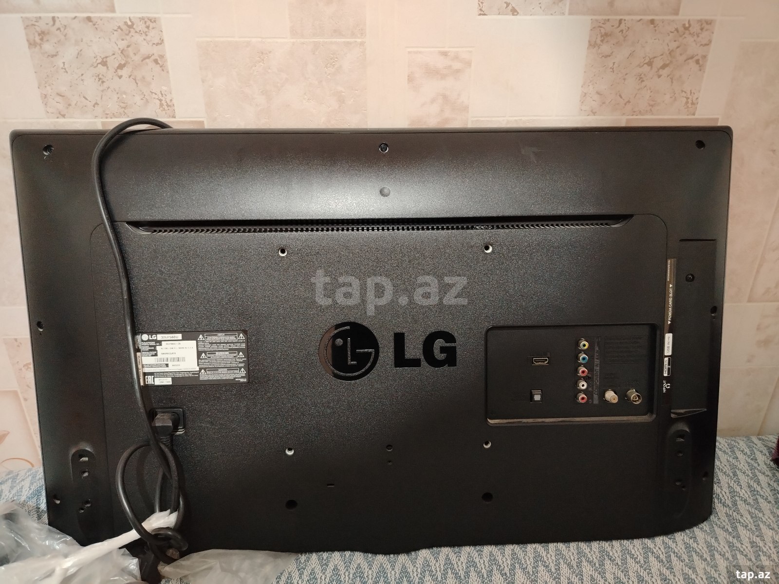 Televizor LG 32LF560U  (2)