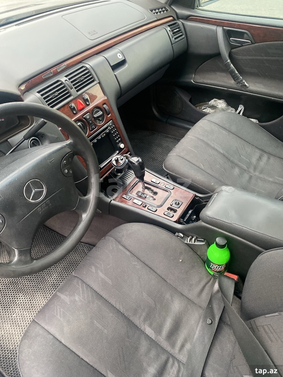 Mercedes E 320, 2000 il (2)