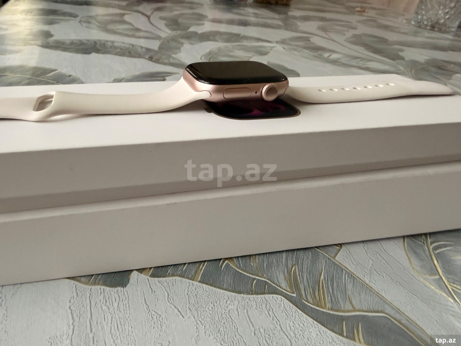Apple Watch Series 11 42mm  (2)