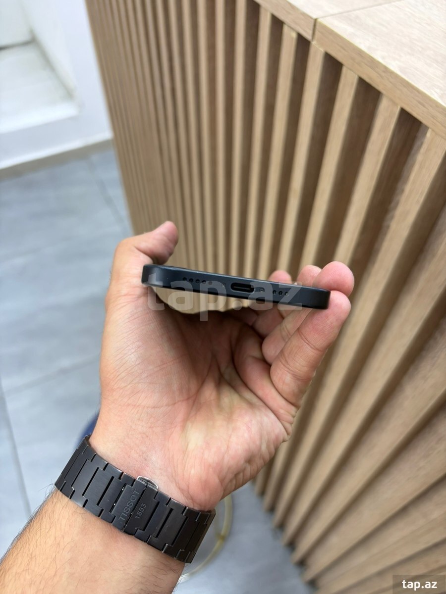 Apple iPhone 16 Black 128GB/8GB (3)