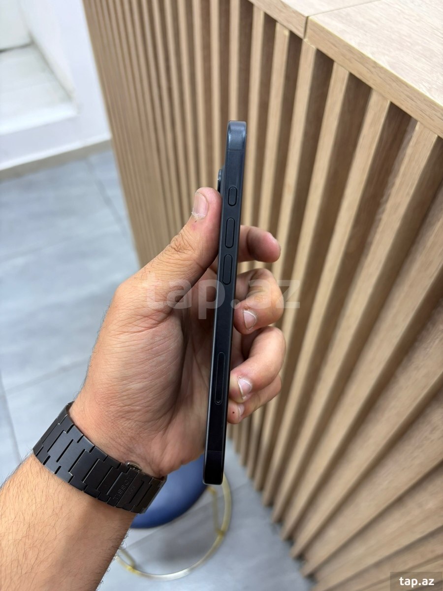 Apple iPhone 16 Black 128GB/8GB (4)
