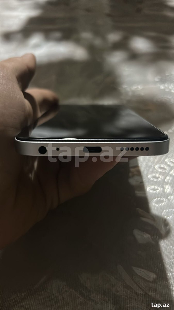 Tecno Spark Go 1 Glittery White 128GB/4GB (2)