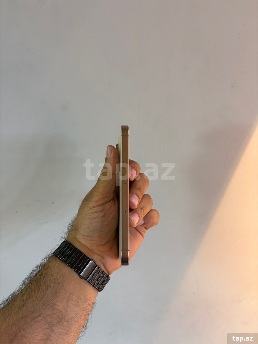 Apple iPhone 16 Pro Desert Titanium 256GB/8GB (3)