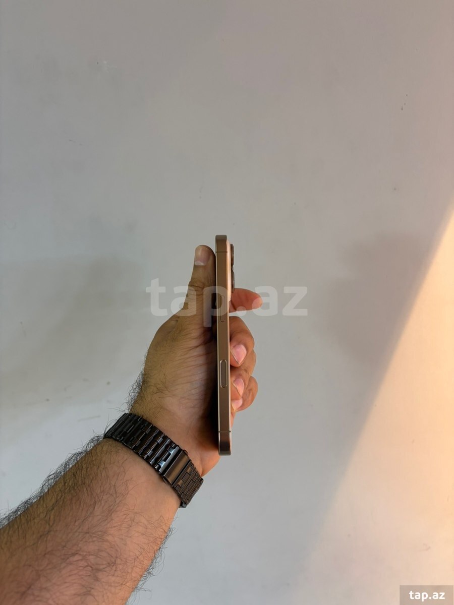 Apple iPhone 16 Pro Desert Titanium 256GB/8GB (2)