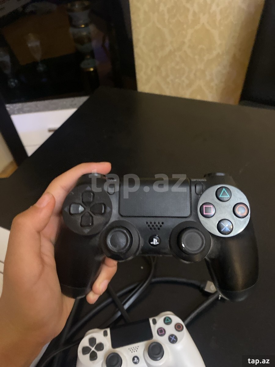 Sony PlayStation 4 Slim (3)