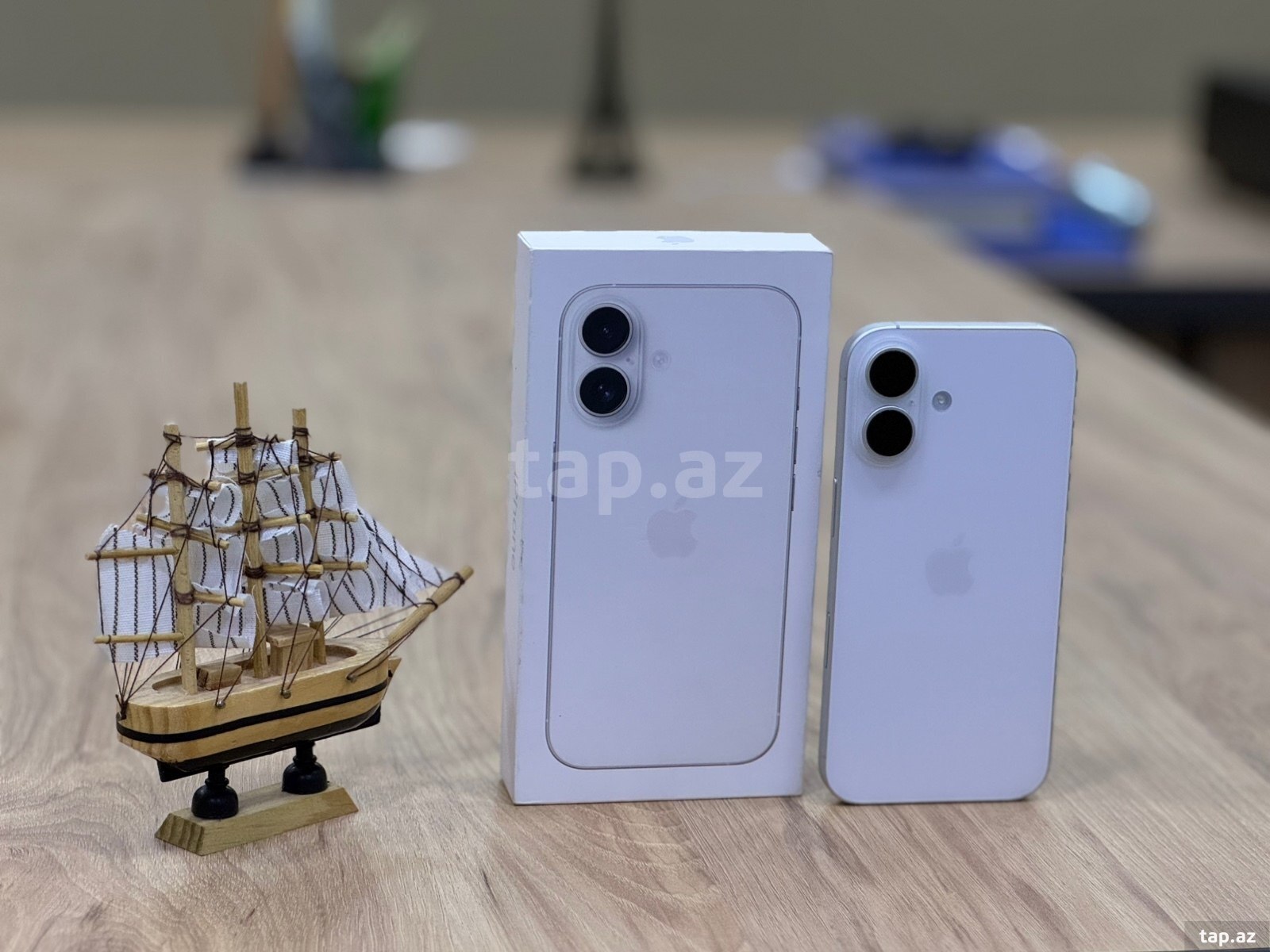 Apple iPhone 16 White 128GB/8GB