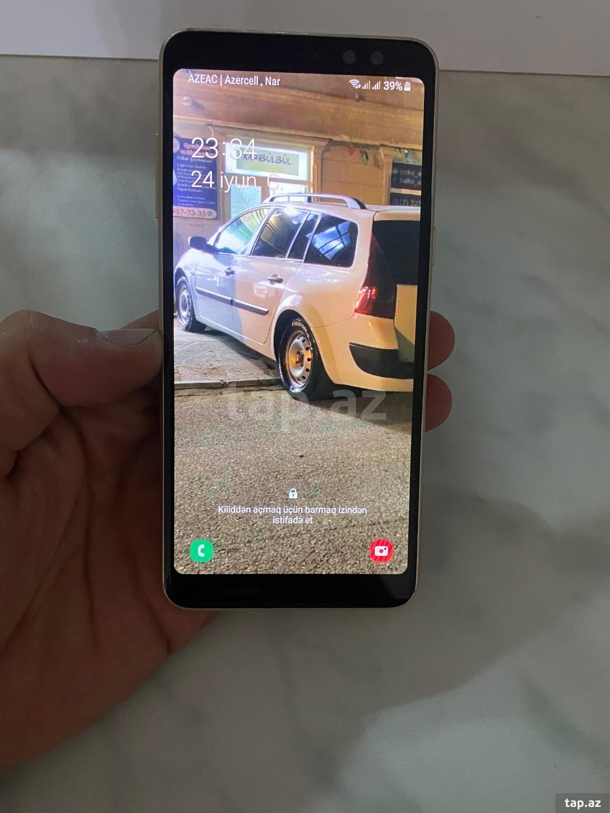 Samsung Galaxy A8 (2018) Gold 32GB/4GB (2)