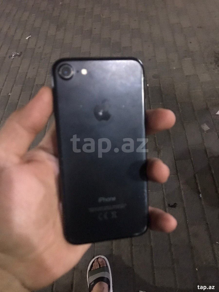 Apple iPhone 7 Black 32GB (2)