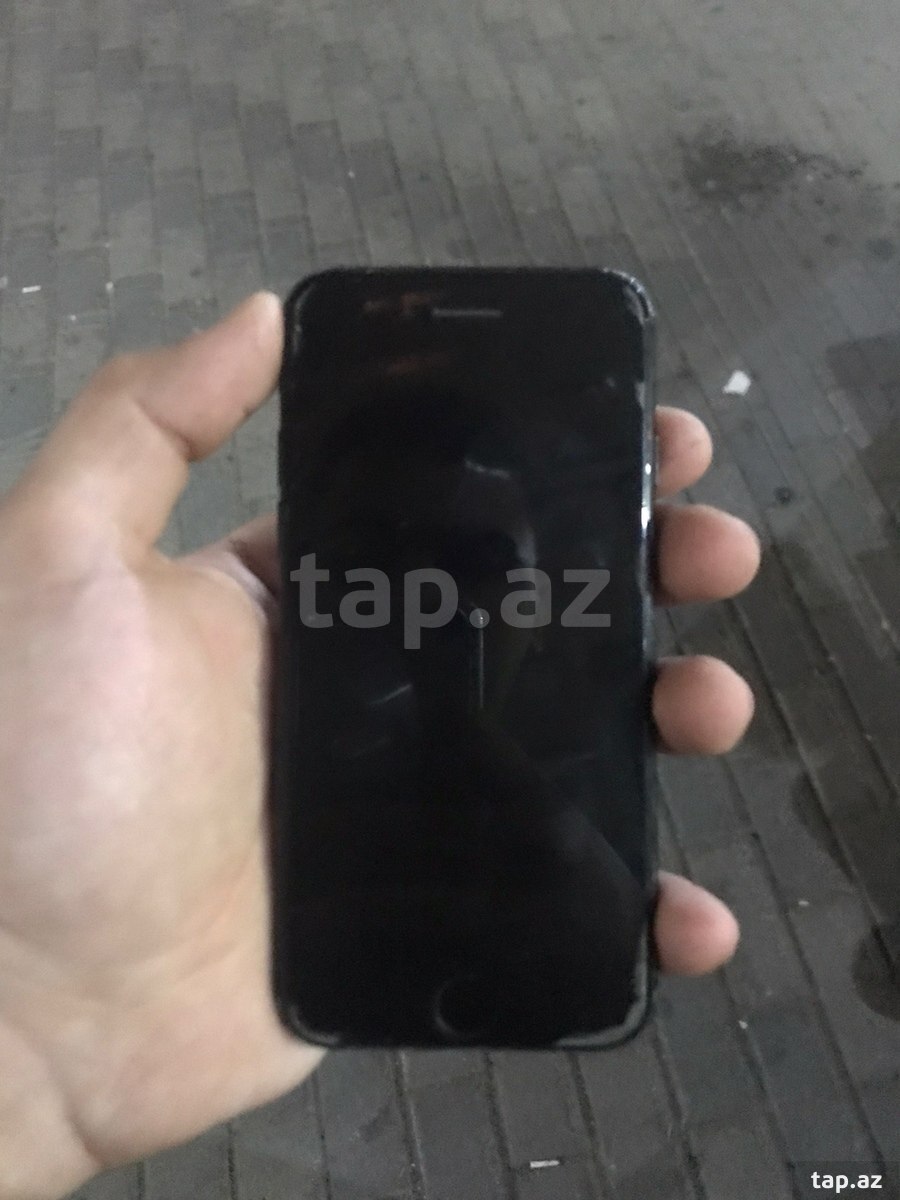 Apple iPhone 7 Black 32GB (4)