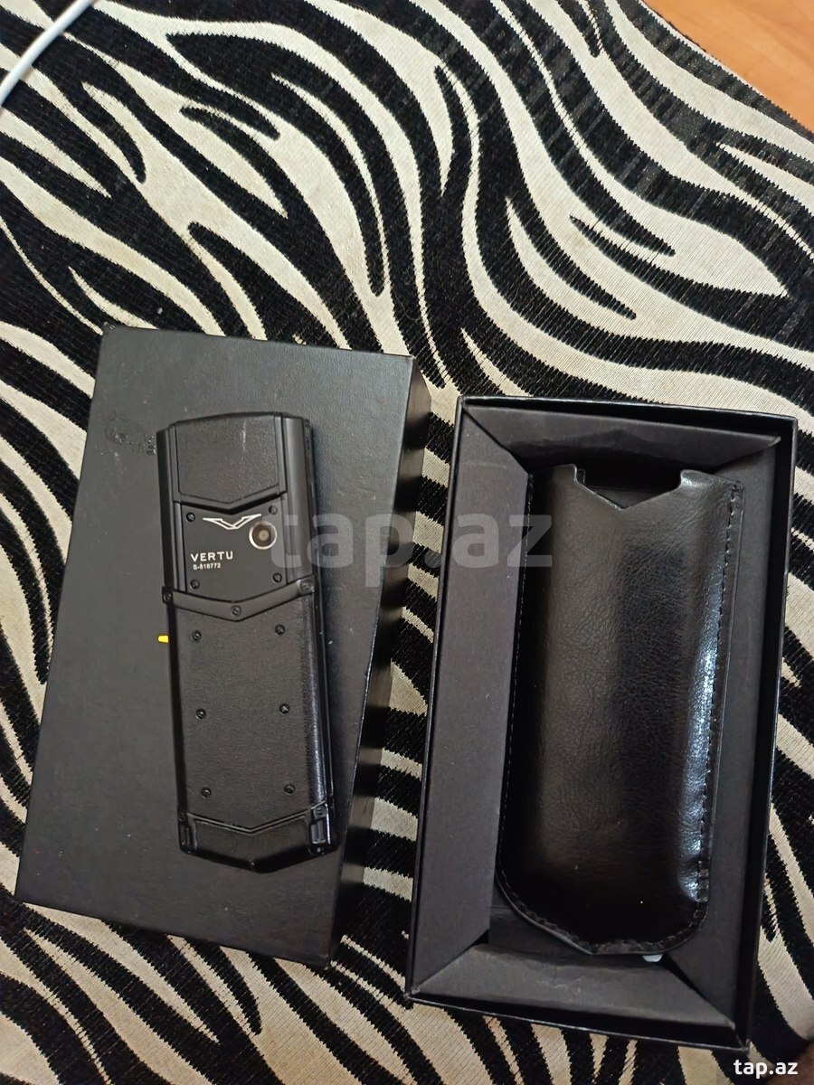 Vertu Signature S Design Pure Black 4GB (2)