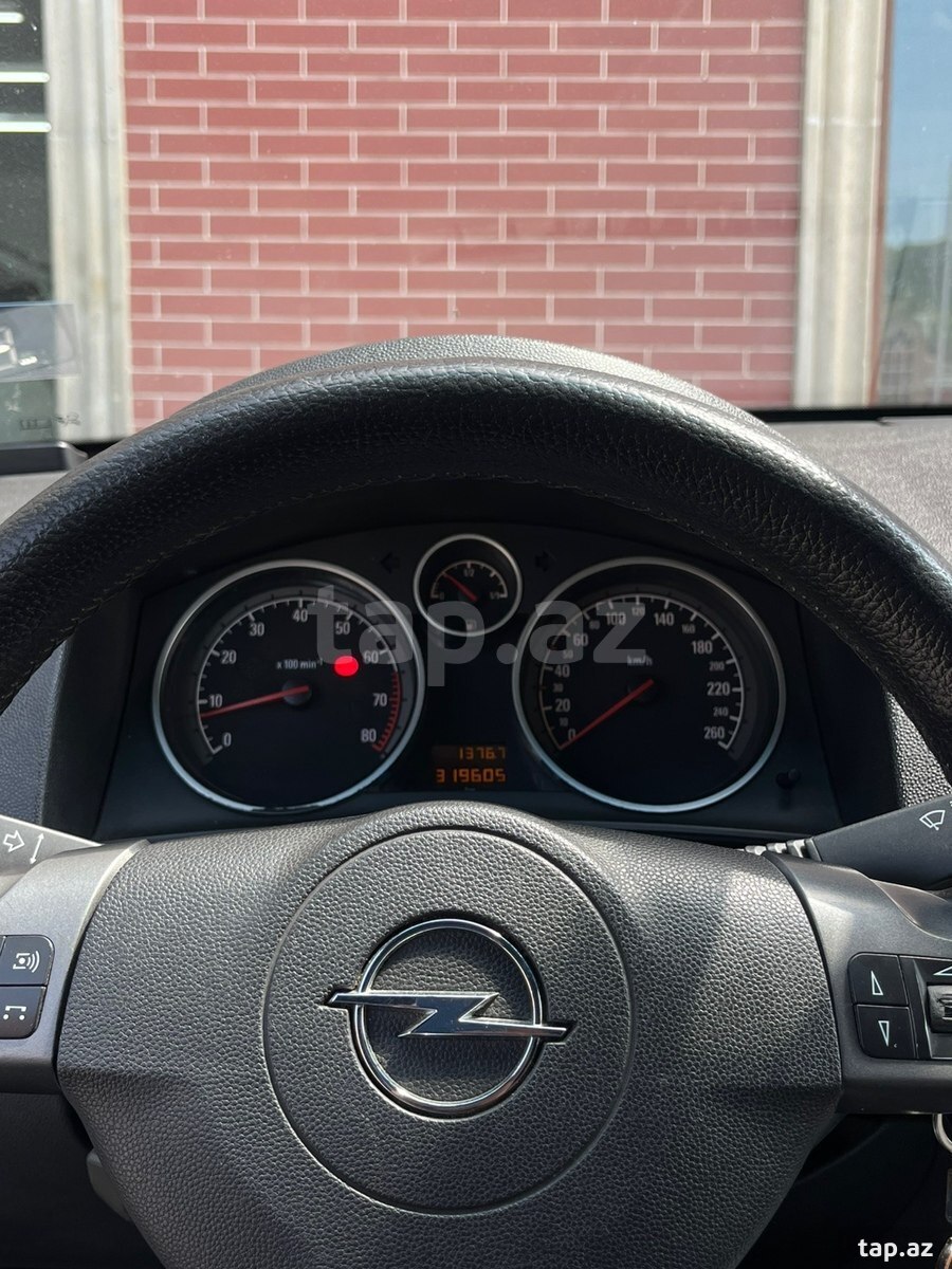 Opel Astra, 2004 год (19)
