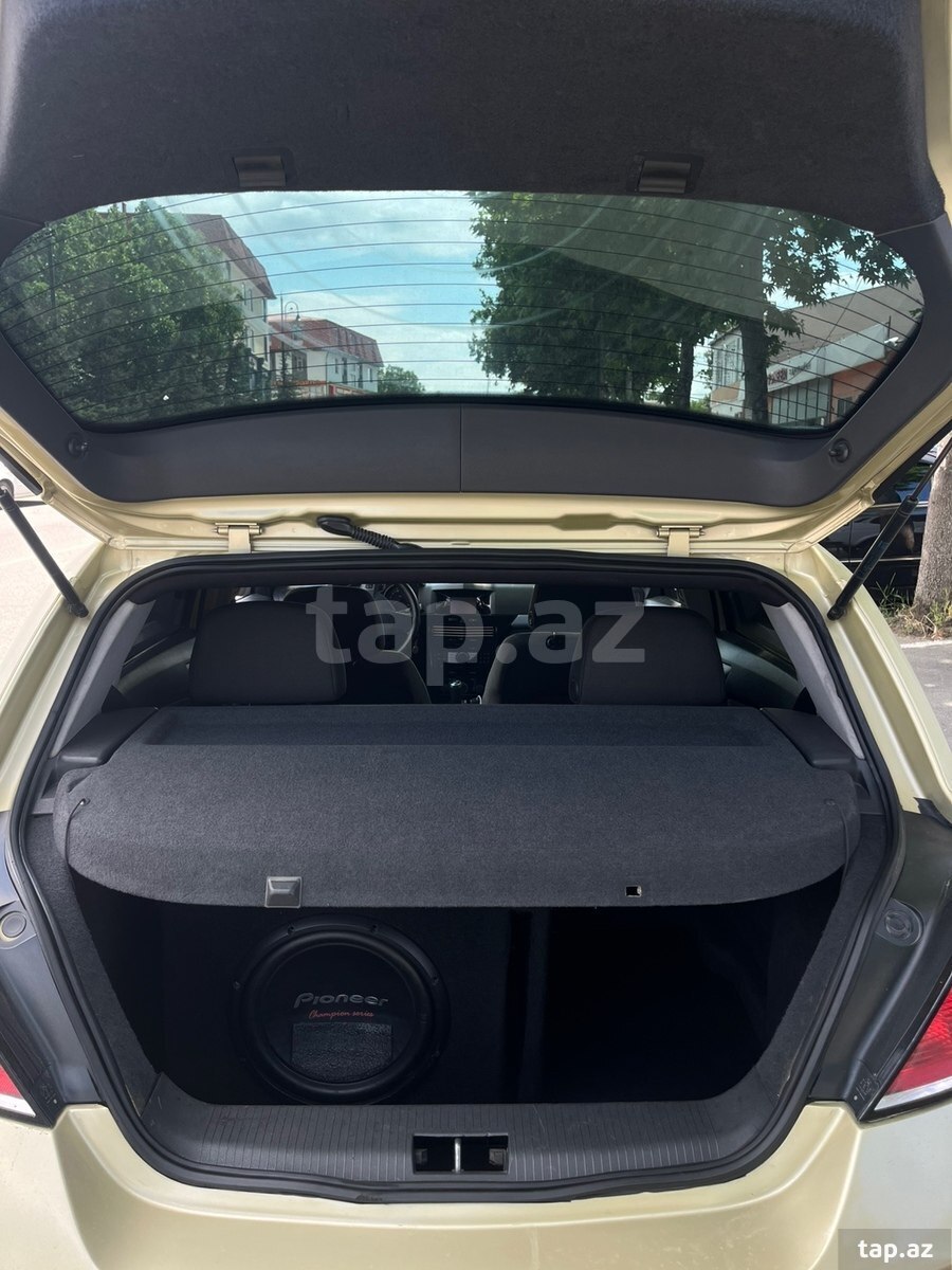 Opel Astra, 2004 год (12)