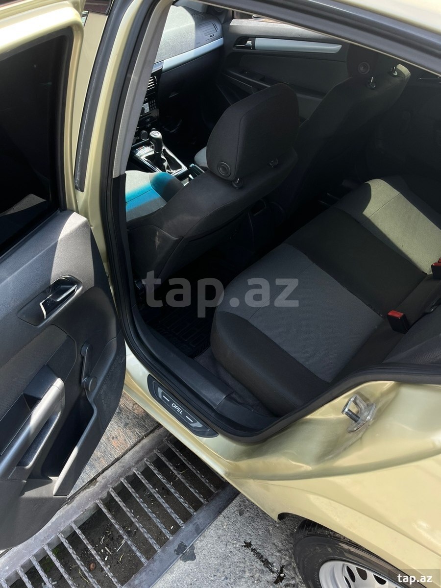 Opel Astra, 2004 год (25)