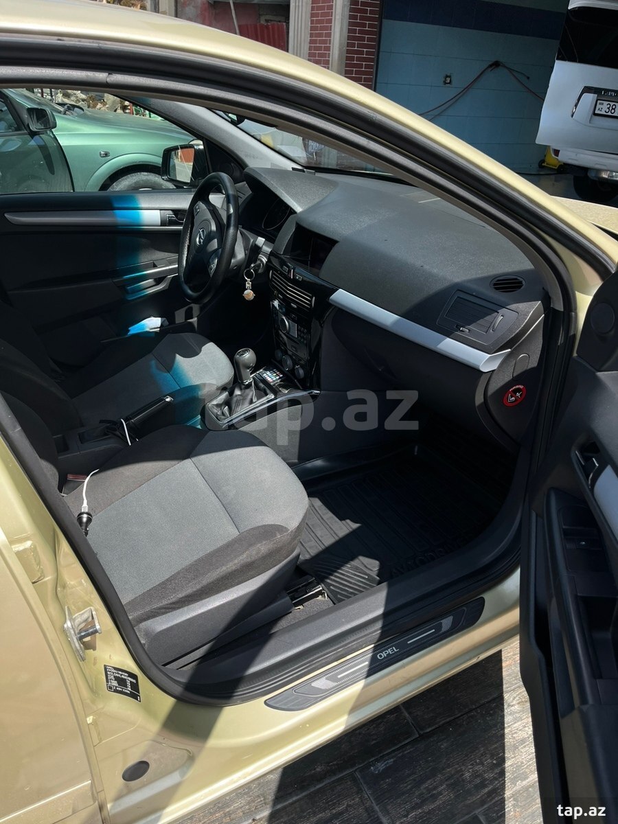 Opel Astra, 2004 год (21)