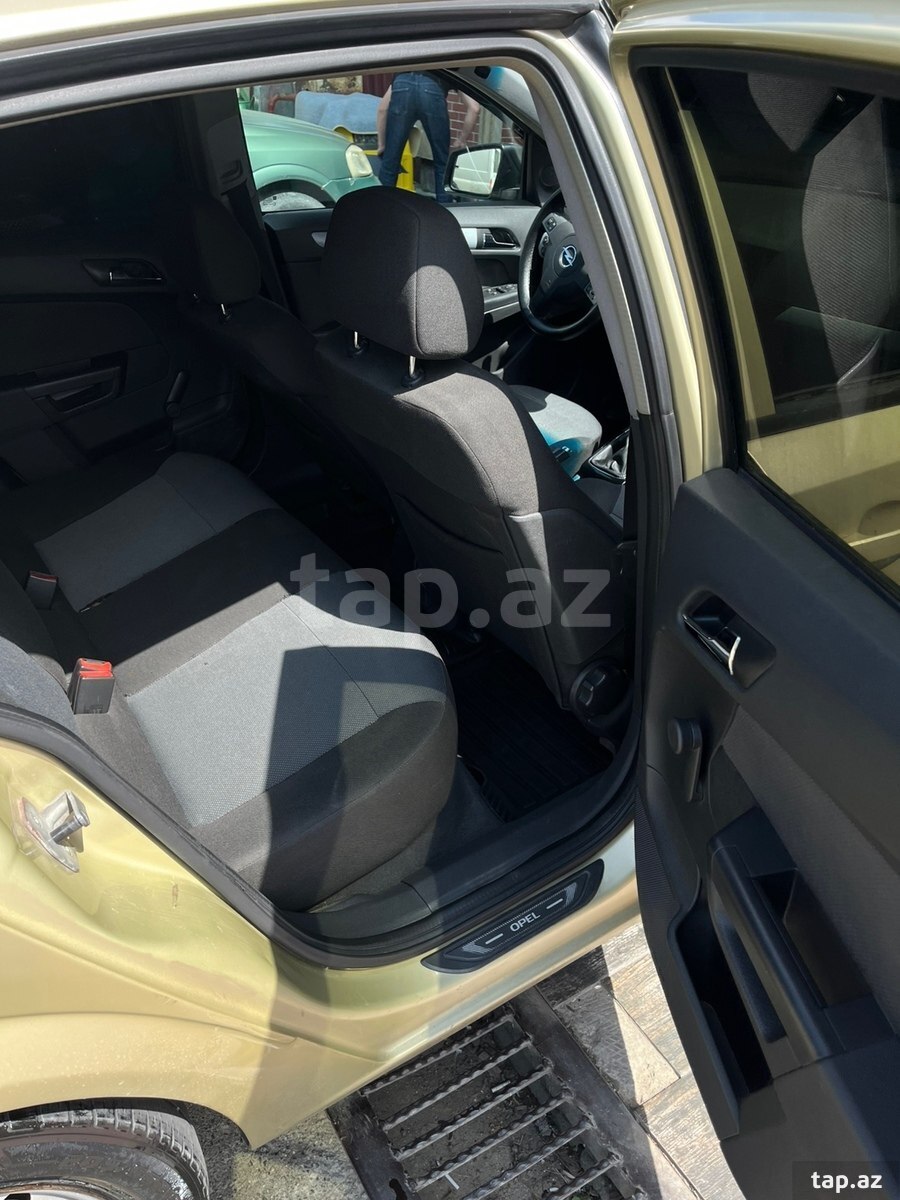 Opel Astra, 2004 год (23)