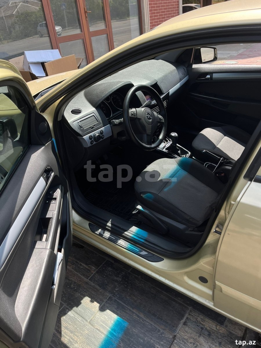 Opel Astra, 2004 год (26)