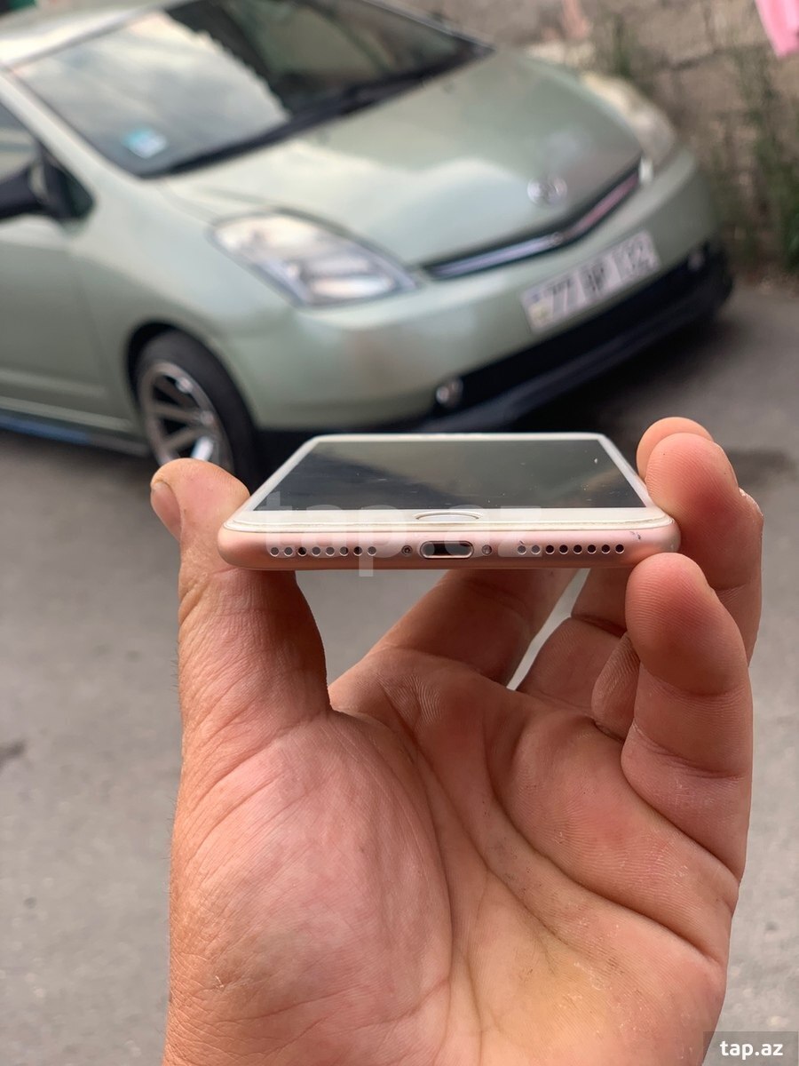 Apple iPhone 8 Plus Gold 128GB (3)