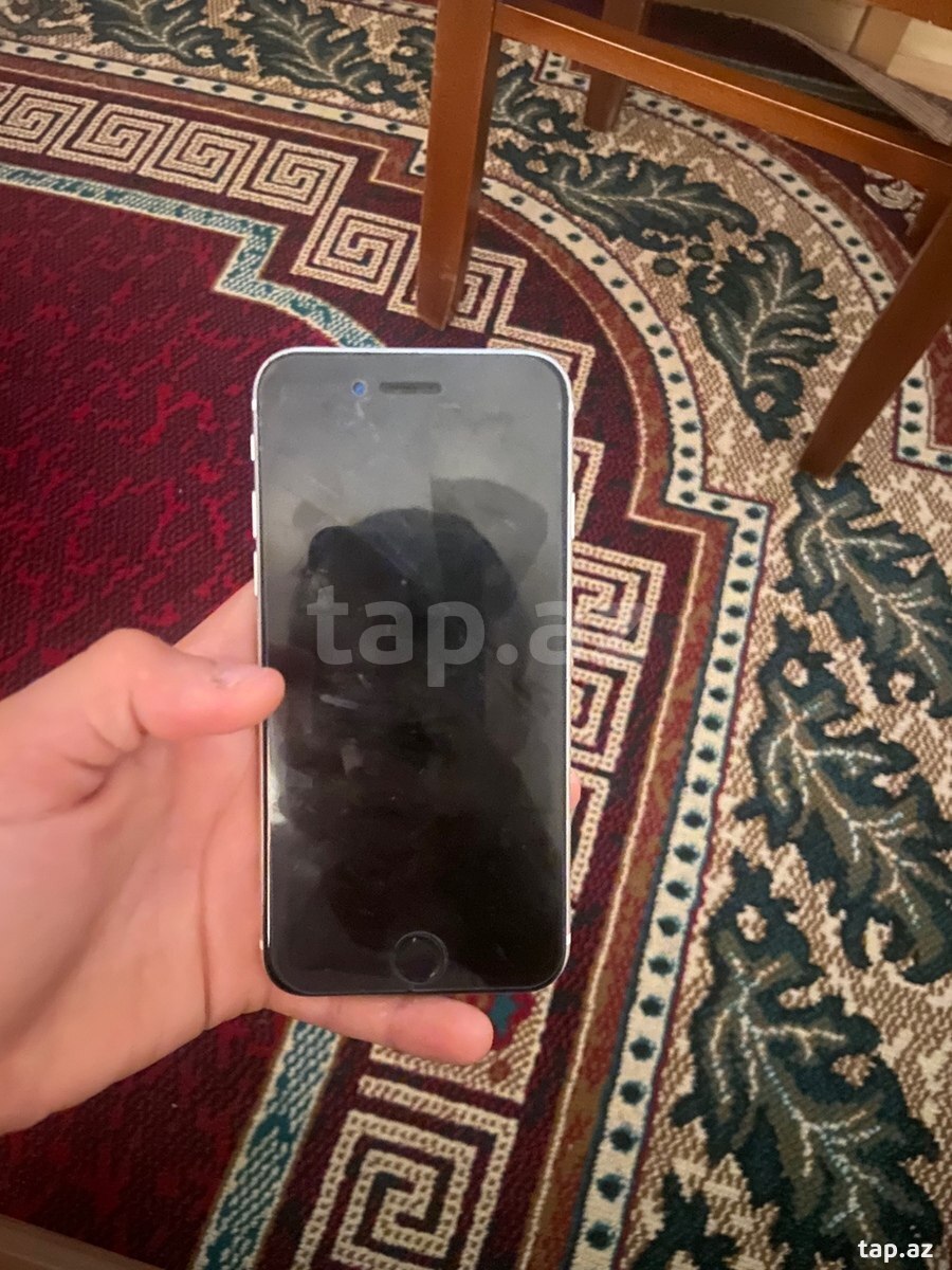 Apple iPhone SE (2020) Black 64GB/3GB (2)