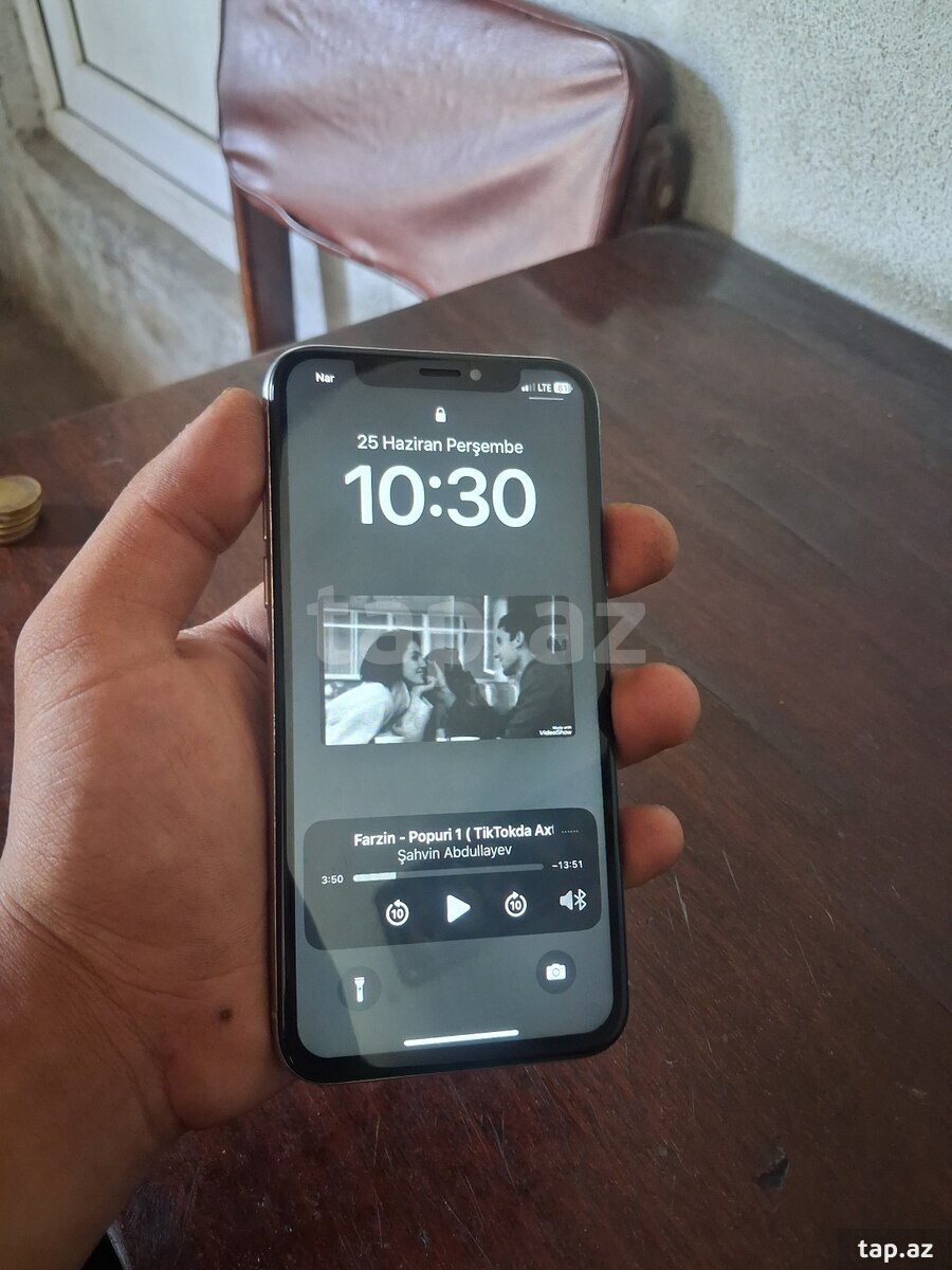 Apple iPhone X Silver 64GB/3GB (2)