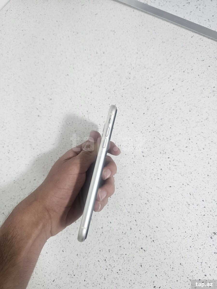 Apple iPhone 11 White 128GB/4GB (4)