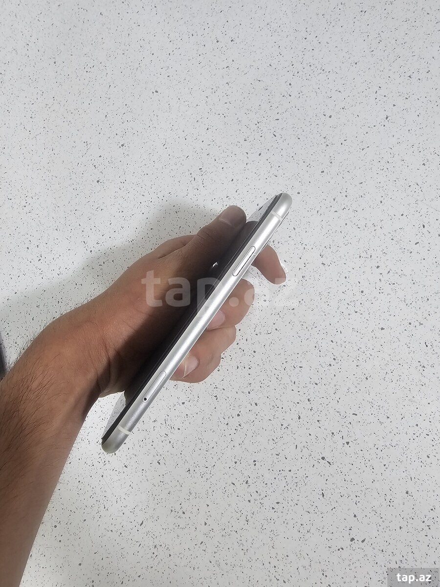 Apple iPhone 11 White 128GB/4GB (3)