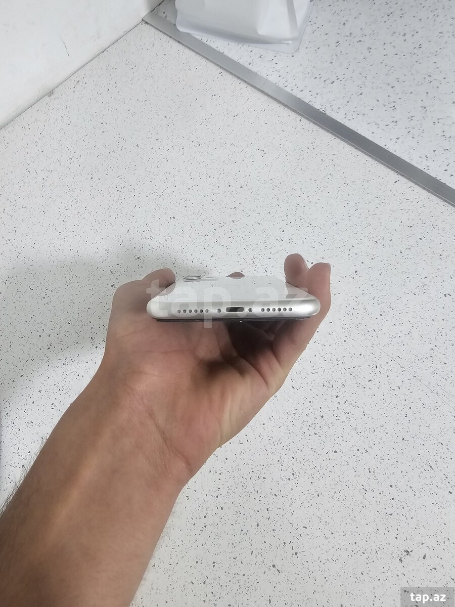 Apple iPhone 11 White 128GB/4GB (5)