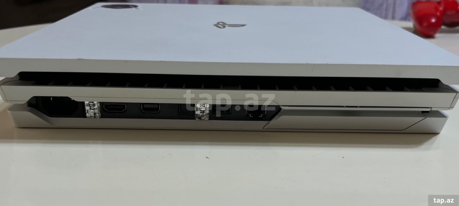 PlayStation 4 pro 1 TB White edition (4)