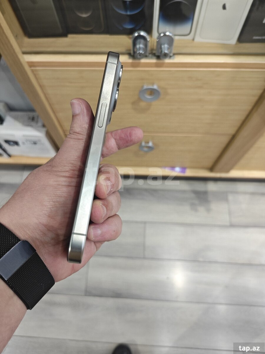 Apple iPhone 15 Pro Natural Titanium 256GB/8GB (2)
