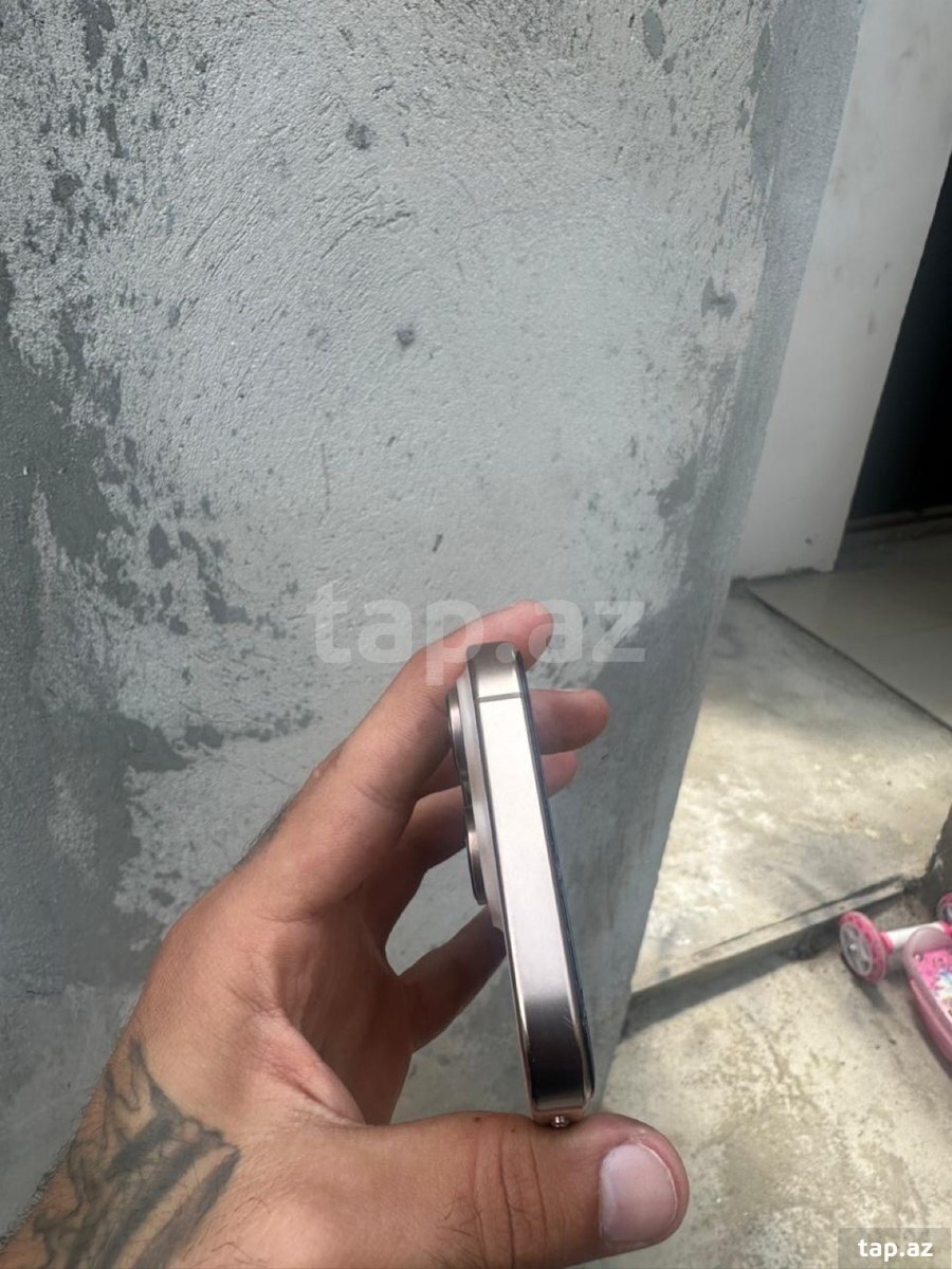 Apple iPhone 16 Pro Desert Titanium 128GB/8GB (4)