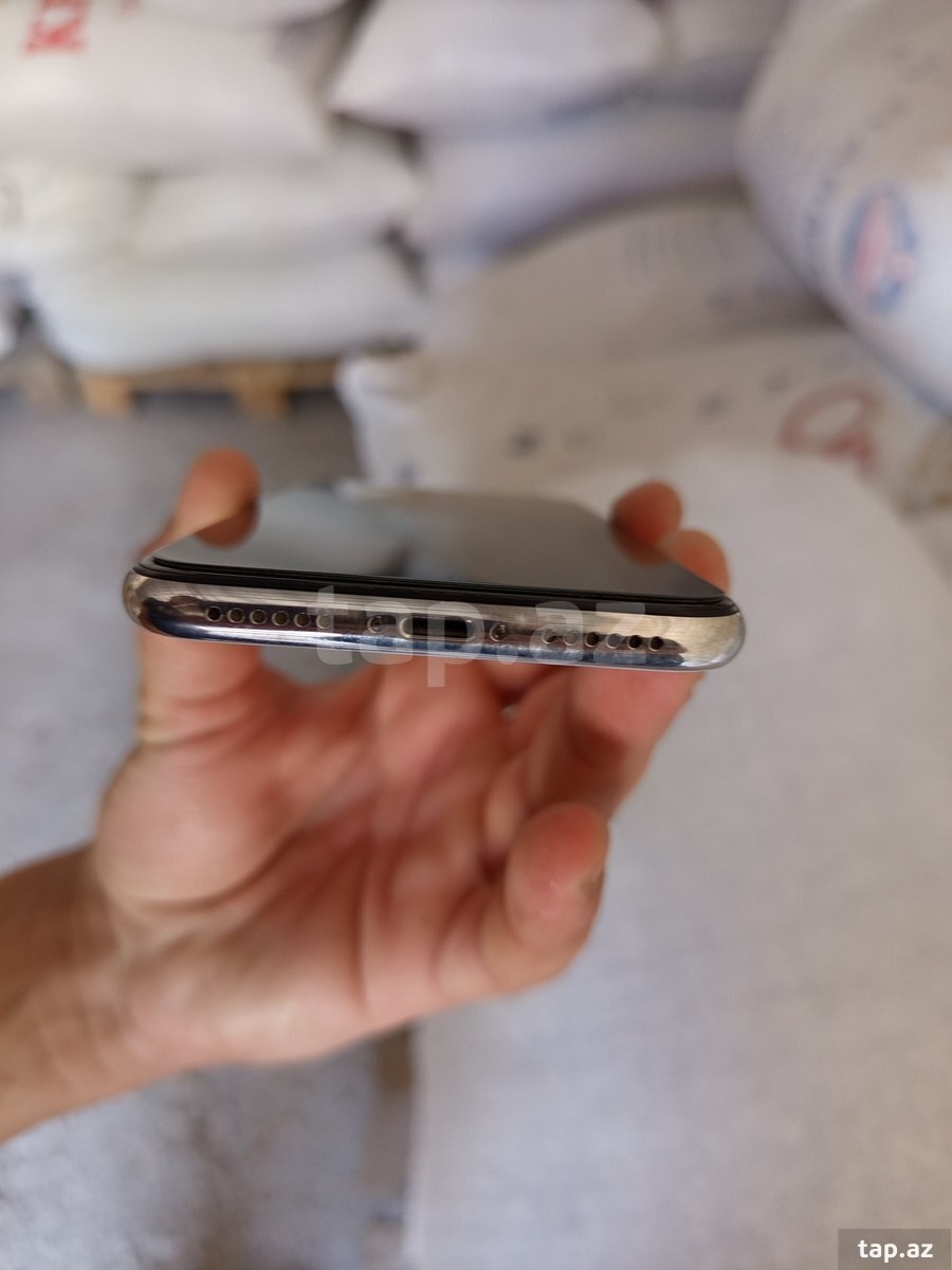 Apple iPhone X Silver 64GB/3GB (4)
