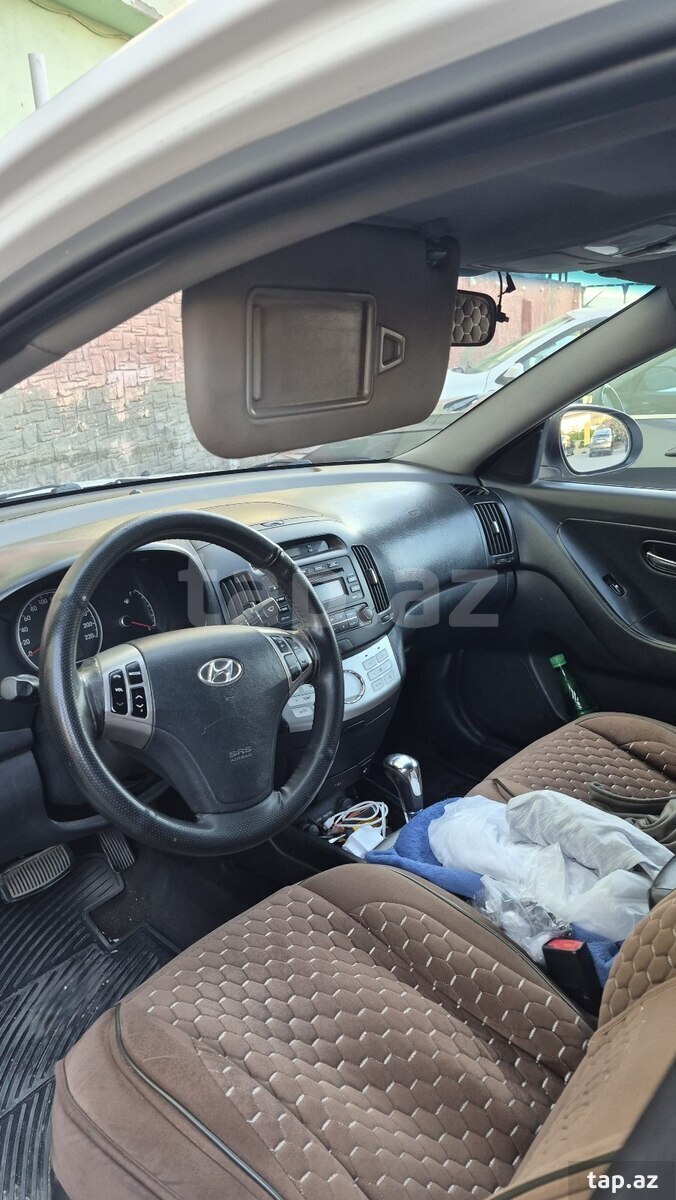 Hyundai Elantra, 2010 il (8)