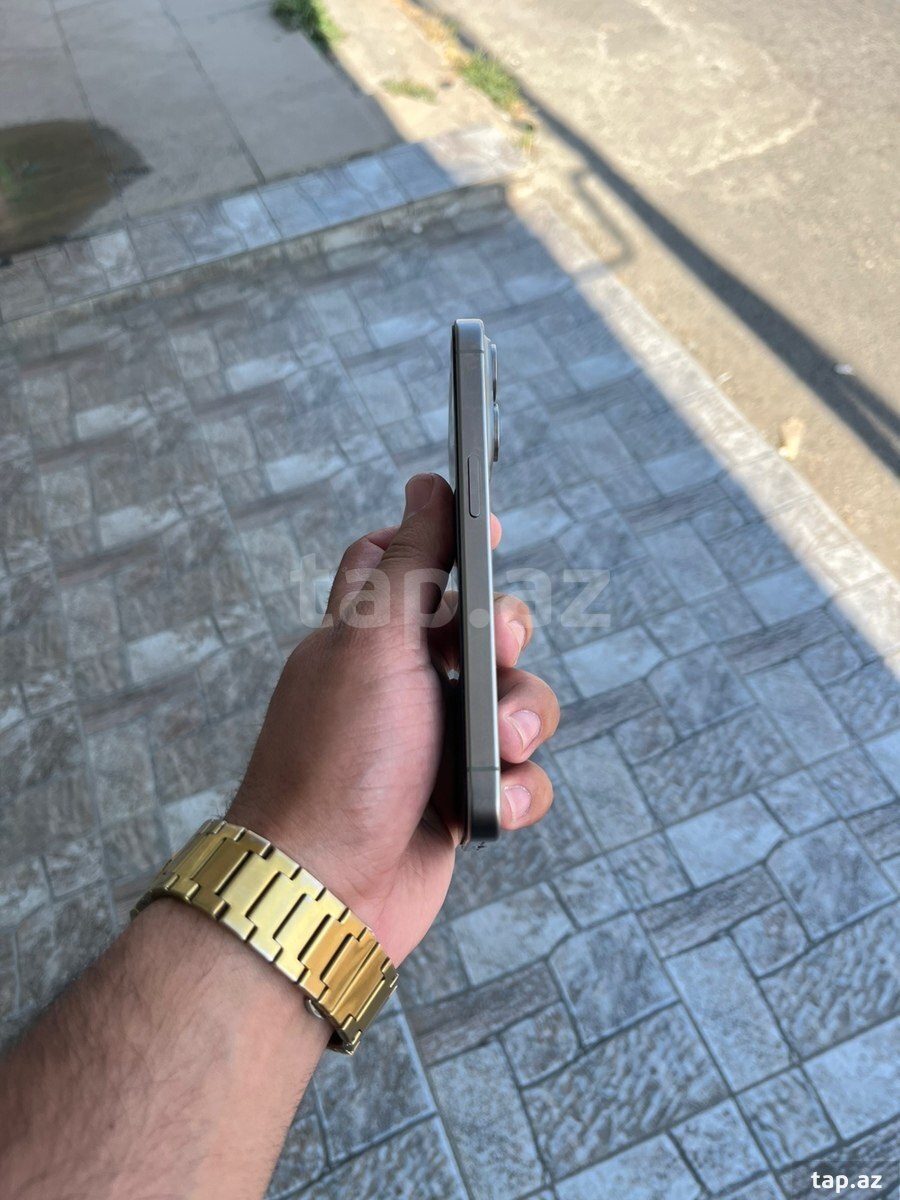 Apple iPhone 15 Pro Natural Titanium 128GB/8GB (2)