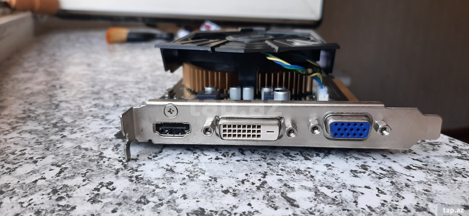 Asus GTX 750 1GB (4)
