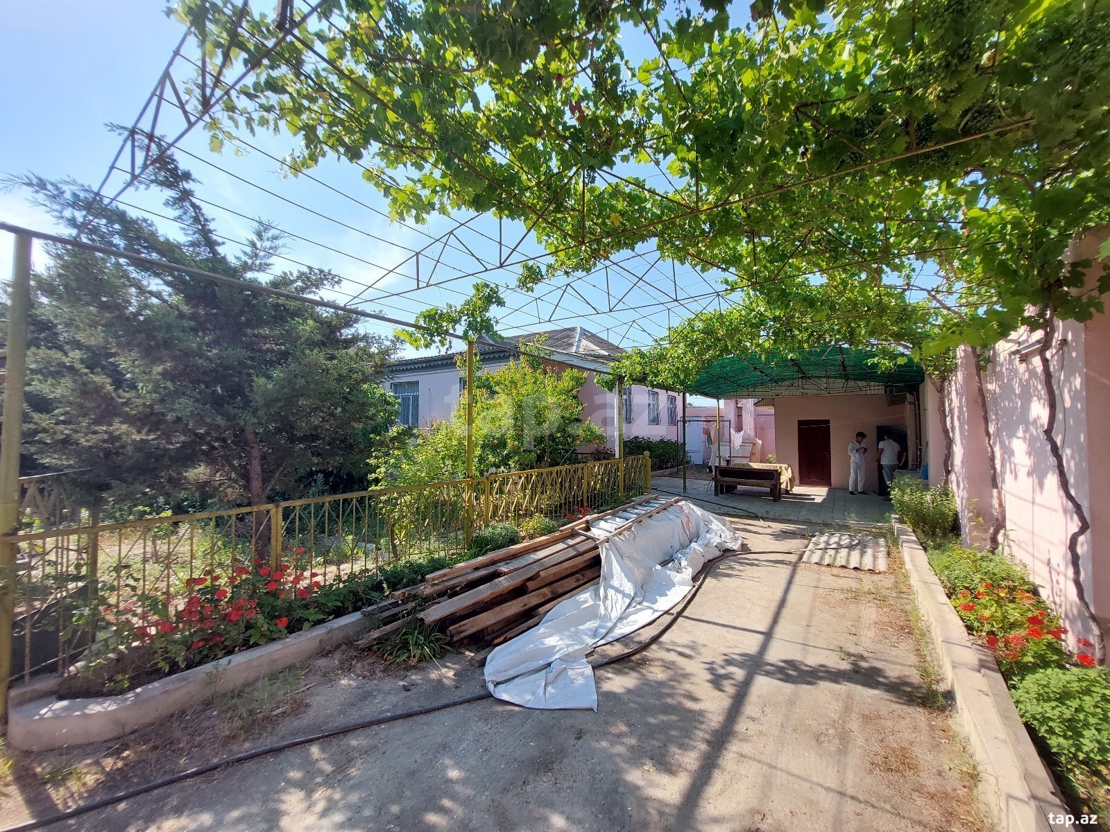 Həyət evi, Hövsan qəs.