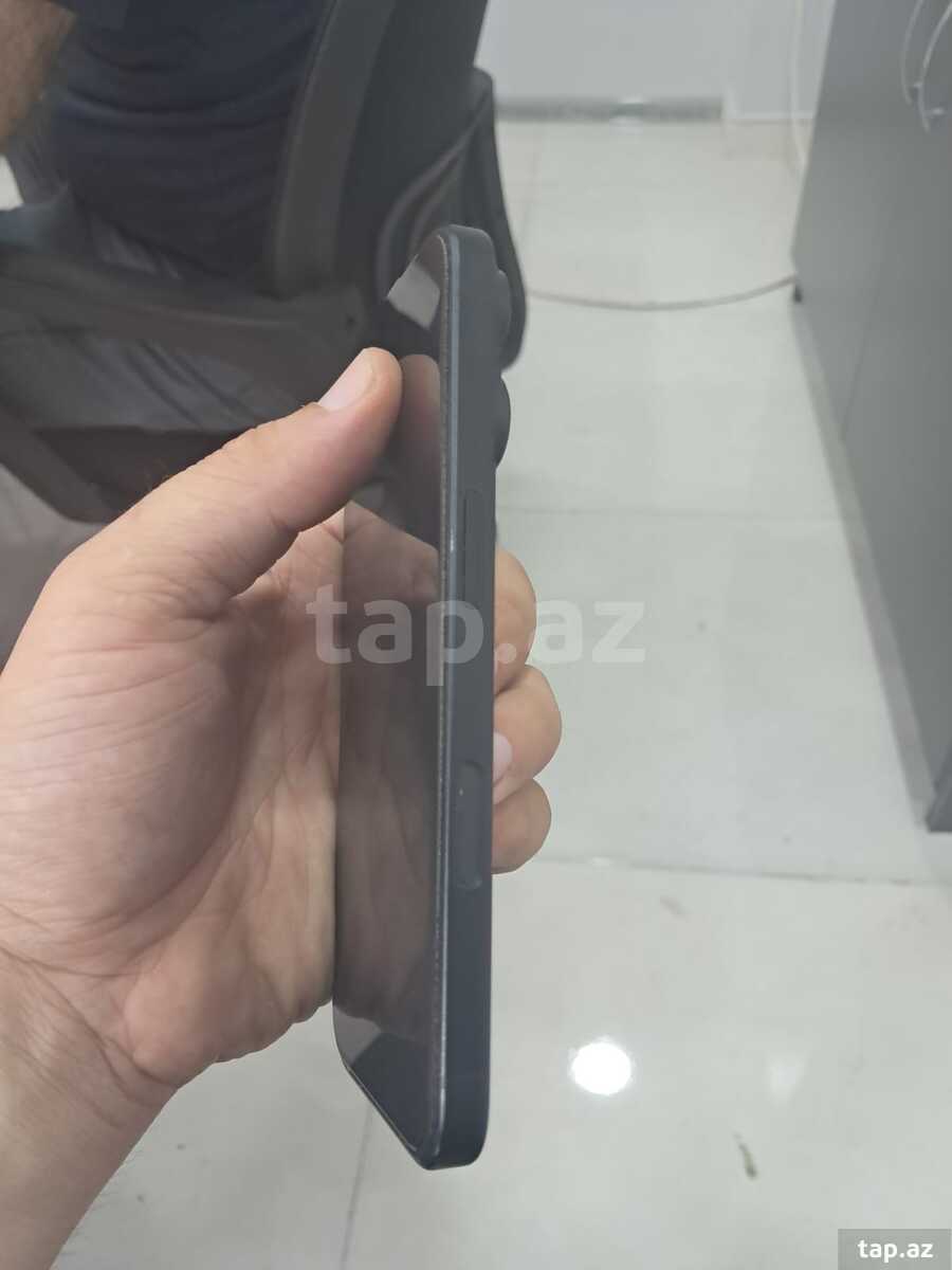 Apple iPhone 16 Black 128GB/8GB (3)
