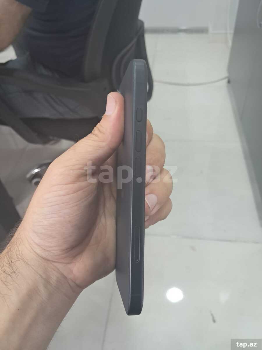 Apple iPhone 16 Black 128GB/8GB (4)