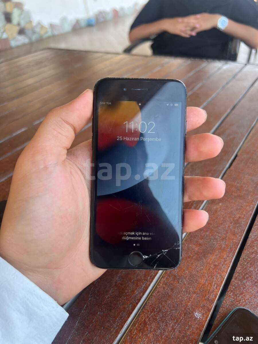 Apple iPhone 7 Black 32GB (2)