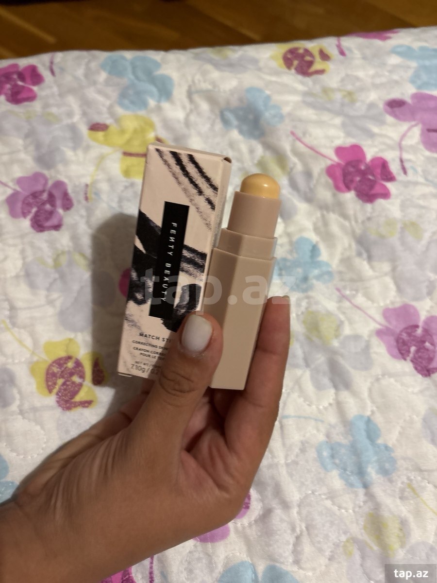 Estée Lauder, Fenty Beauty, Radial kosmetika dəsti  (4)