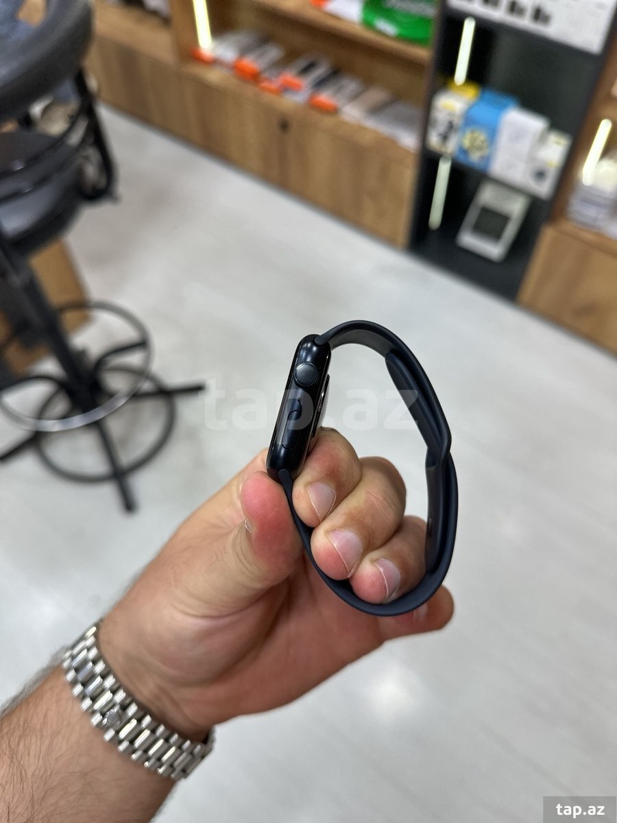 Apple Watch Series 8 Aluminum Midnight 45mm (2)