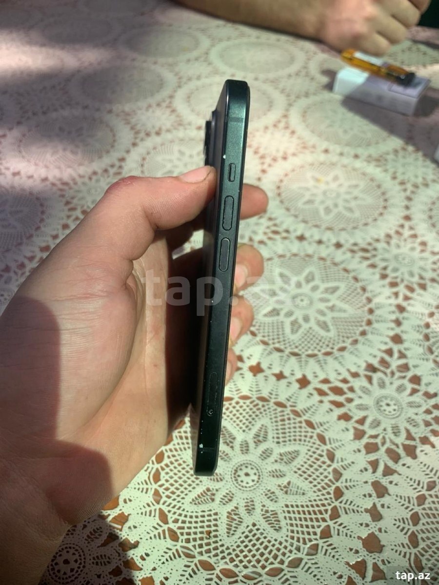 Apple iPhone 15 Black 128GB/6GB (3)